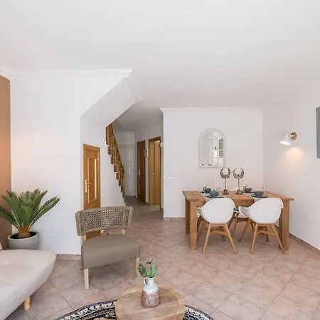 Casa Oliveira 3-room Apartment, 3 Km From The Beach. *