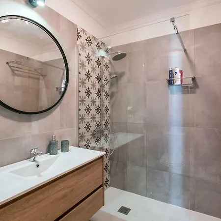Casa Oliveira 3-room Apartment, 3 Km From The Beach. Apartment *