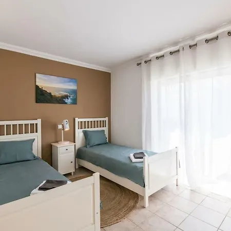 Casa Oliveira 3-room Apartment, 3 Km From The Beach. Διαμέρισμα